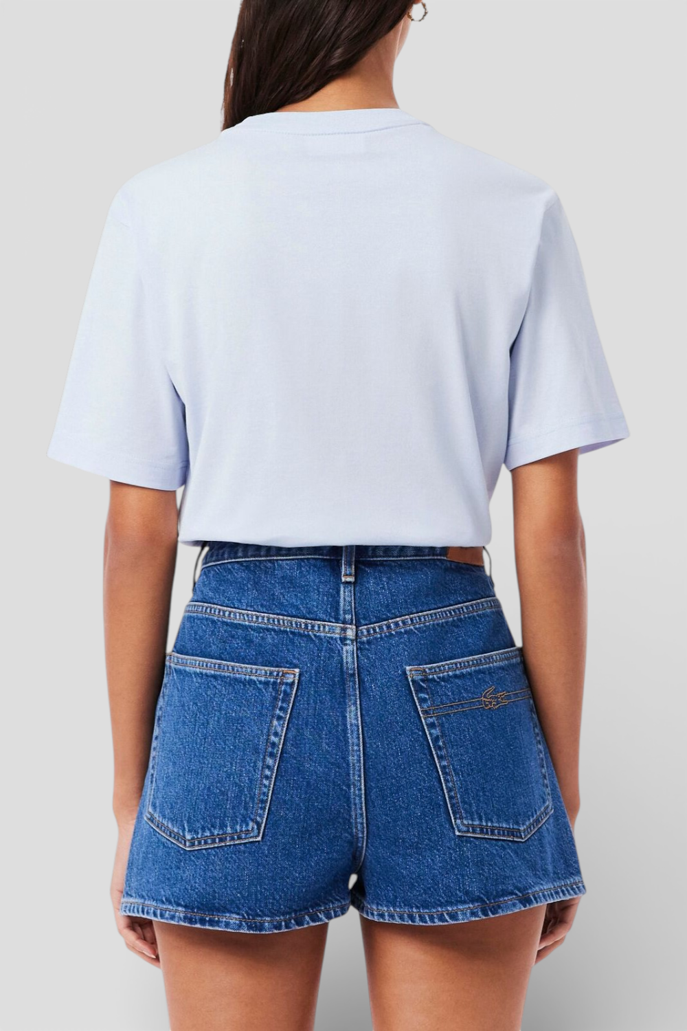 תמונת דוגמן אחורית של חולצת טי