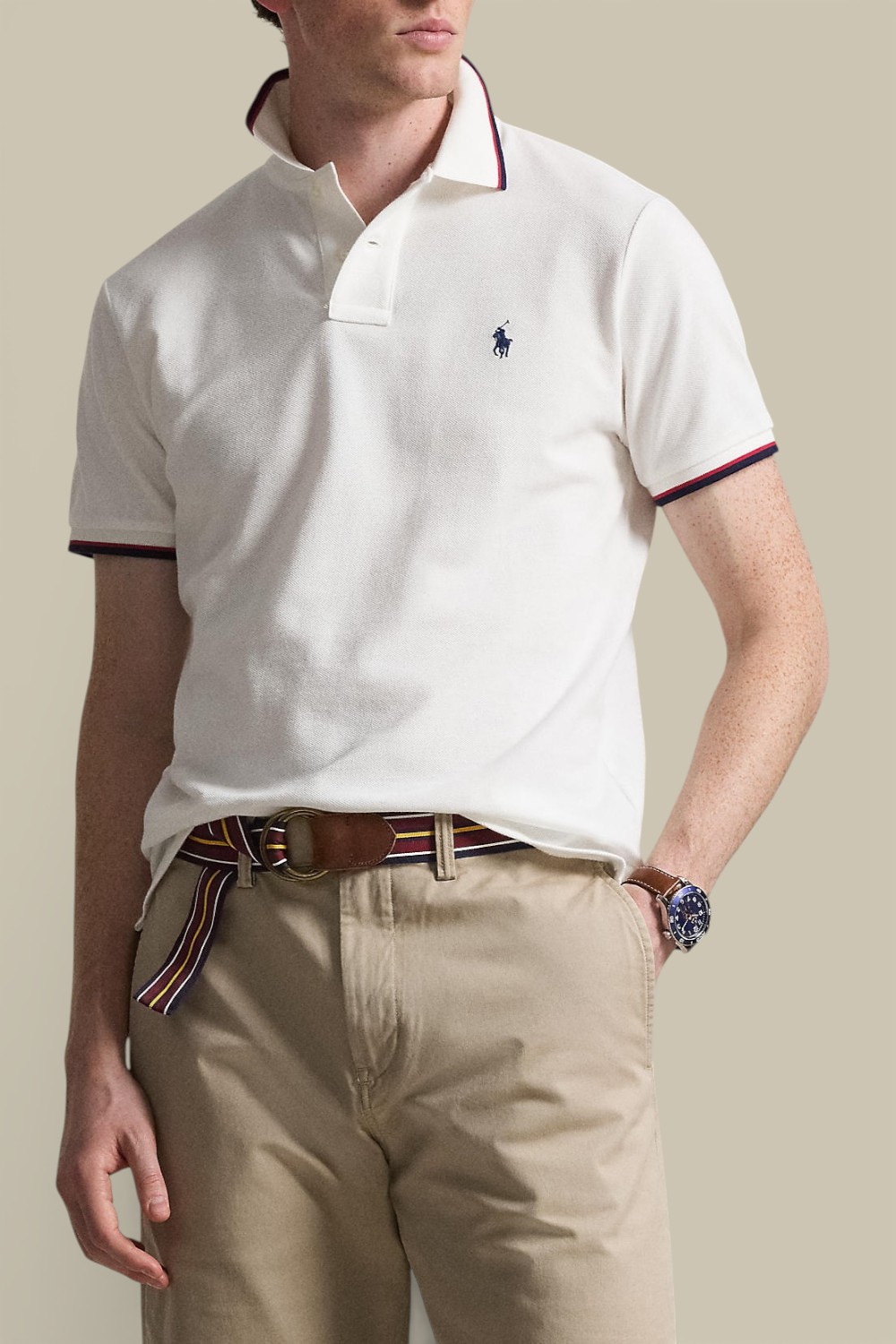 תמונת דוגמן קידמית של חולצת פולו