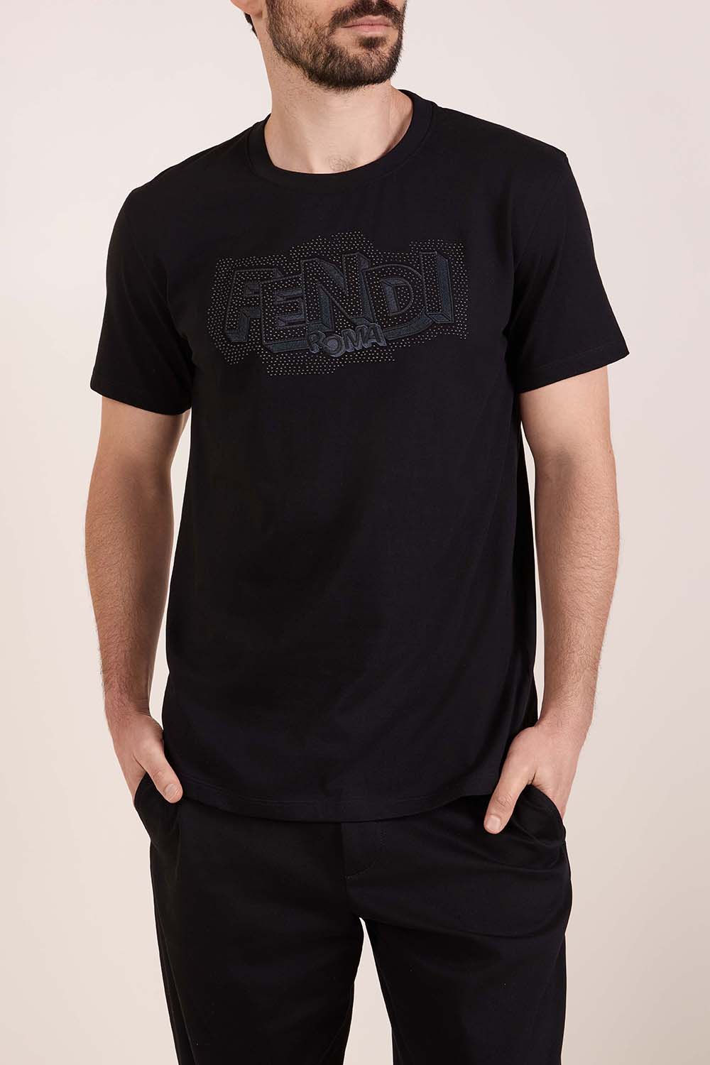 תמונת דוגמן קידמית של חולצת טי בגזרת סלים