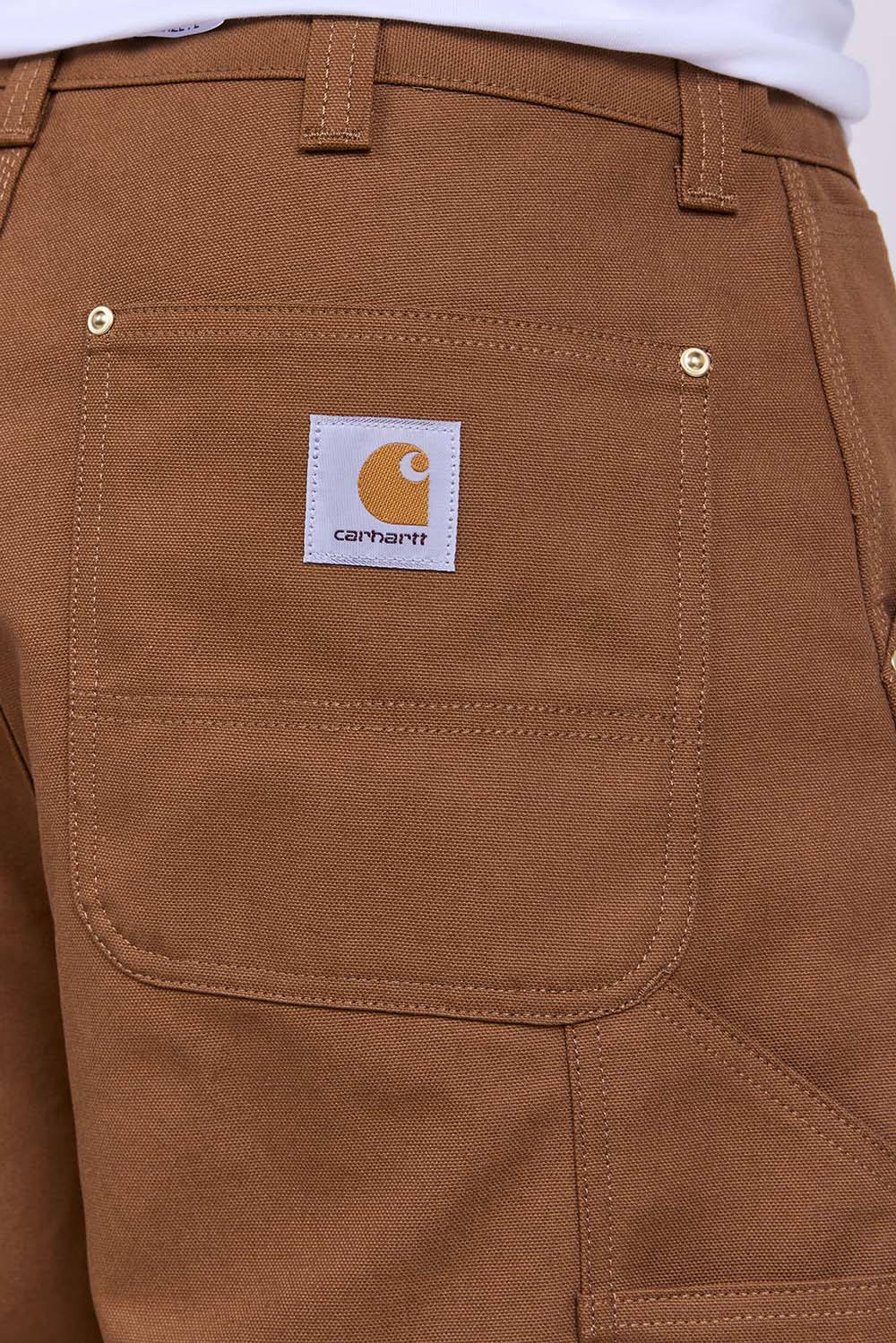 תמונת תקריב דוגמן של מכנסי ברמודה סינגל ניי