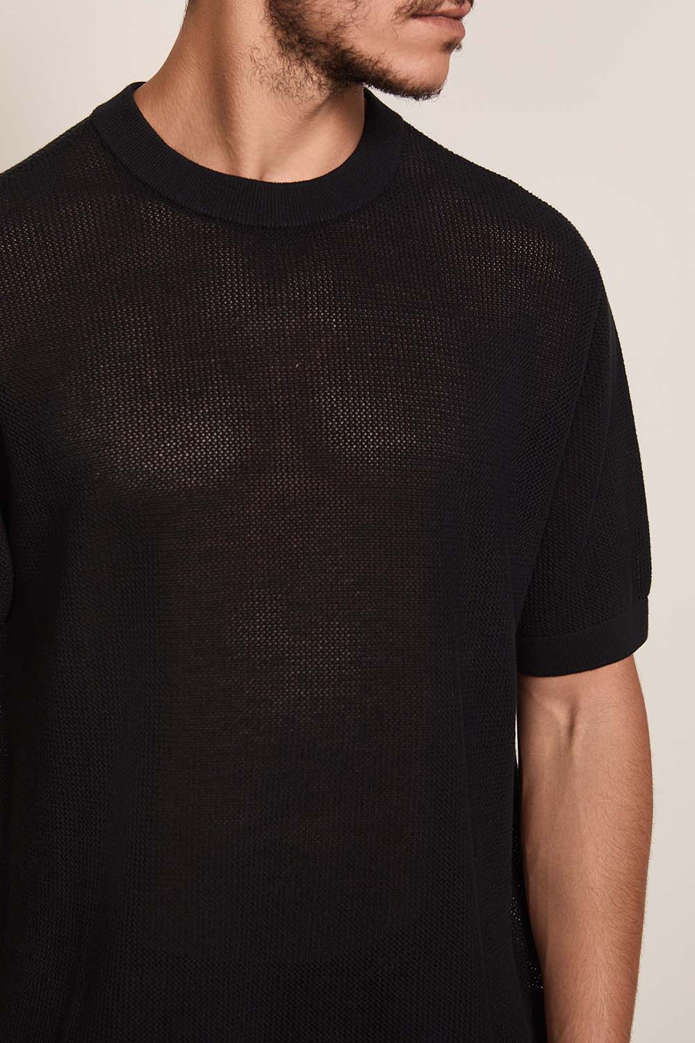 תמונת תקריב דוגמן של חולצת טי