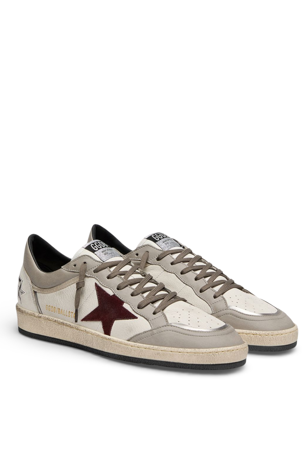 תמונה אחורית של נעלי סניקרס