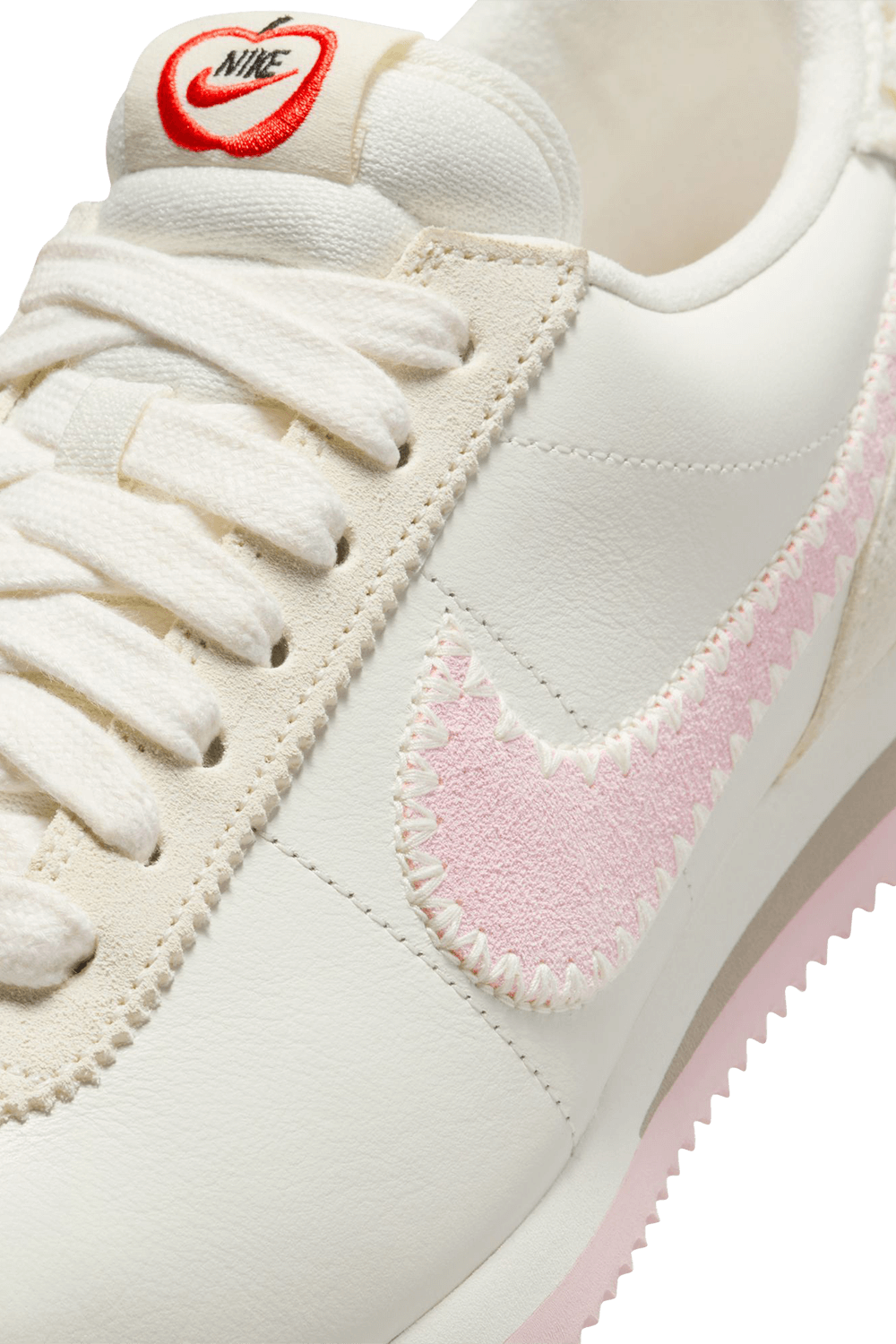 תמונת פנים של נעלי סניקרס קורטז