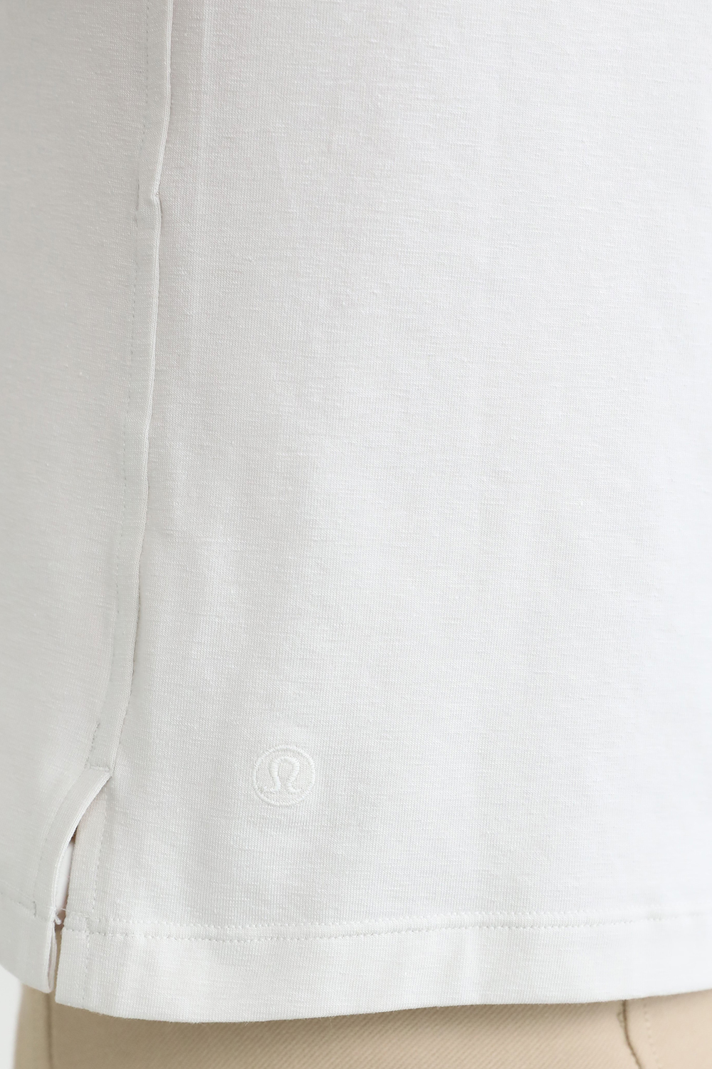 תמונת תקריב דוגמן של Classic-Fit Cotton-Blend Long-Sleeve Shirt