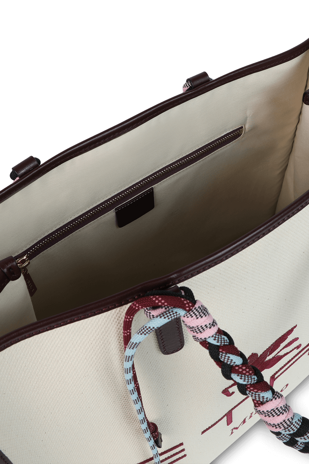 תמונת פנים של תיק נשיאה עם ידיות קלועות