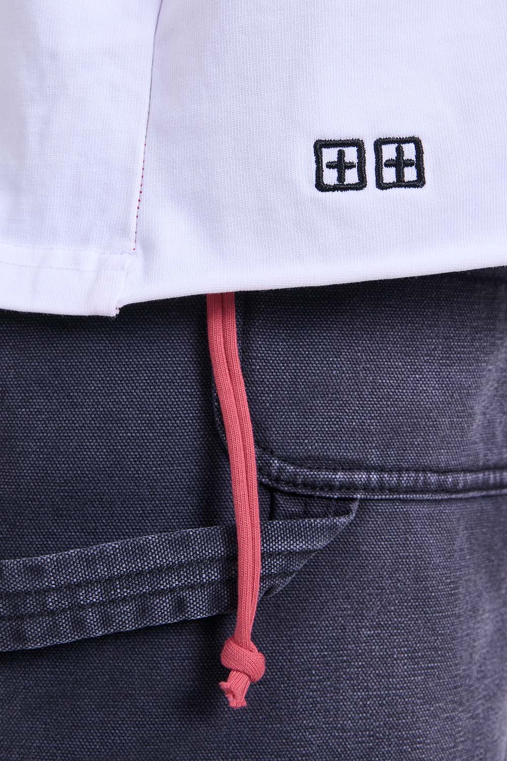 תמונת תקריב דוגמן של חולצת רוגבי אוברסייז