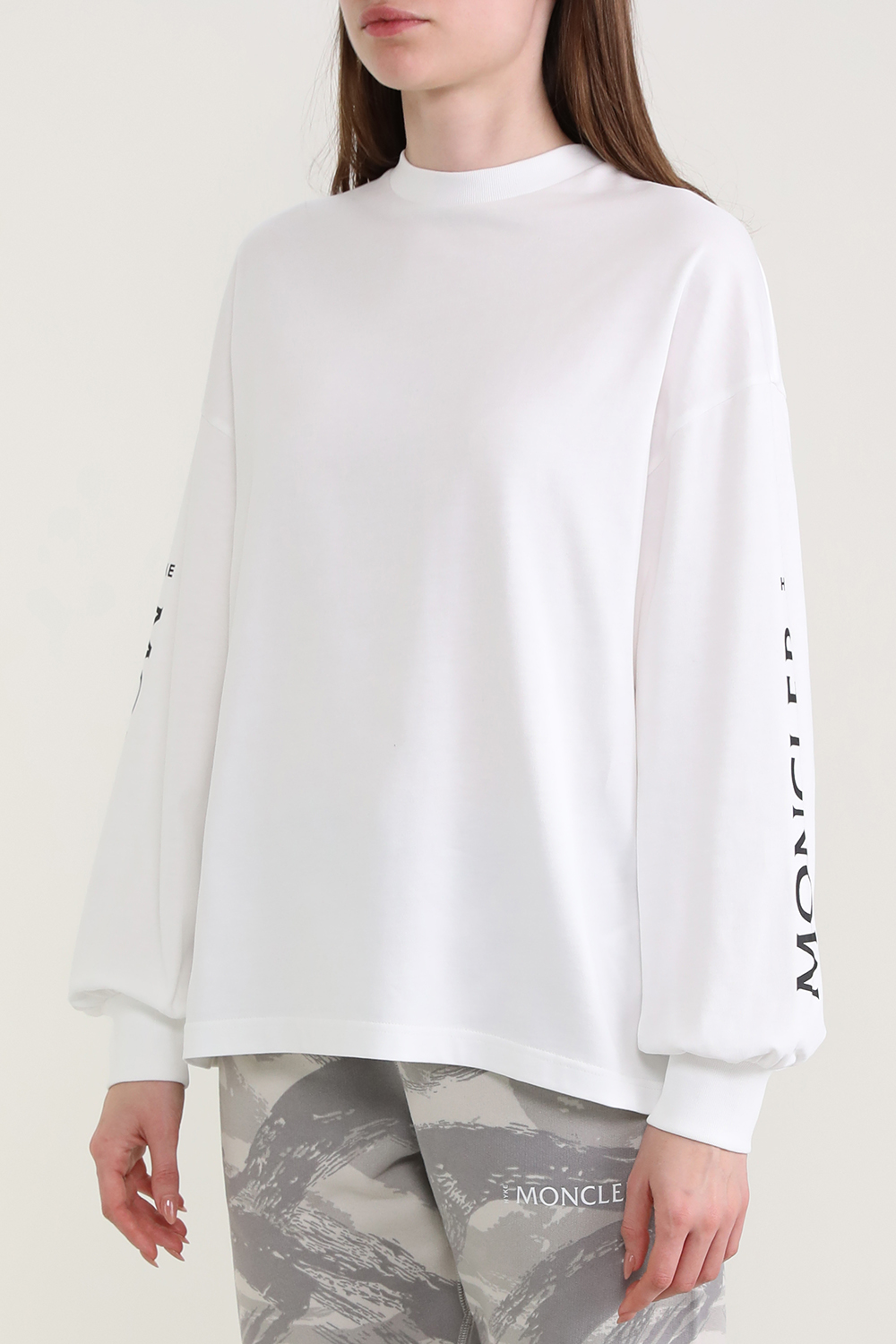 תמונת דוגמן קידמית של מונקלר X הייק חולצת טי ארוכה מכותנה