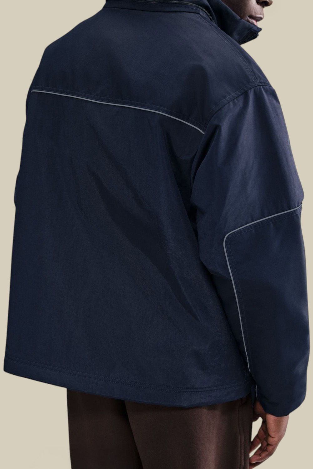 תמונת דוגמן אחורית של ז'קט נייקי X סטוסי