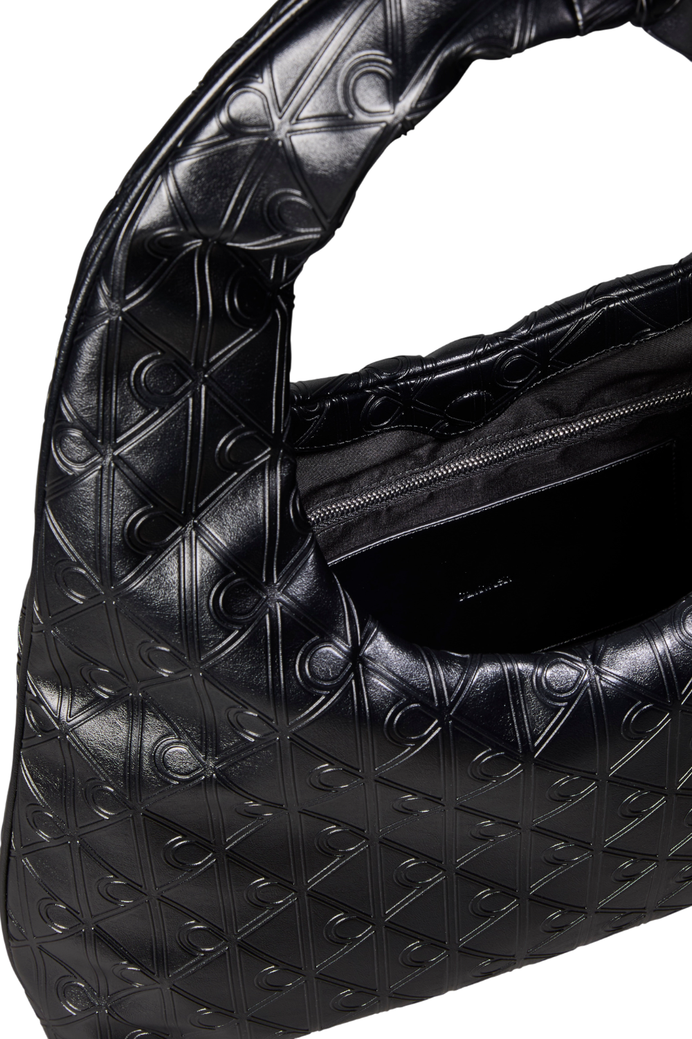 תמונת תקריב של תיק כתף פאפר