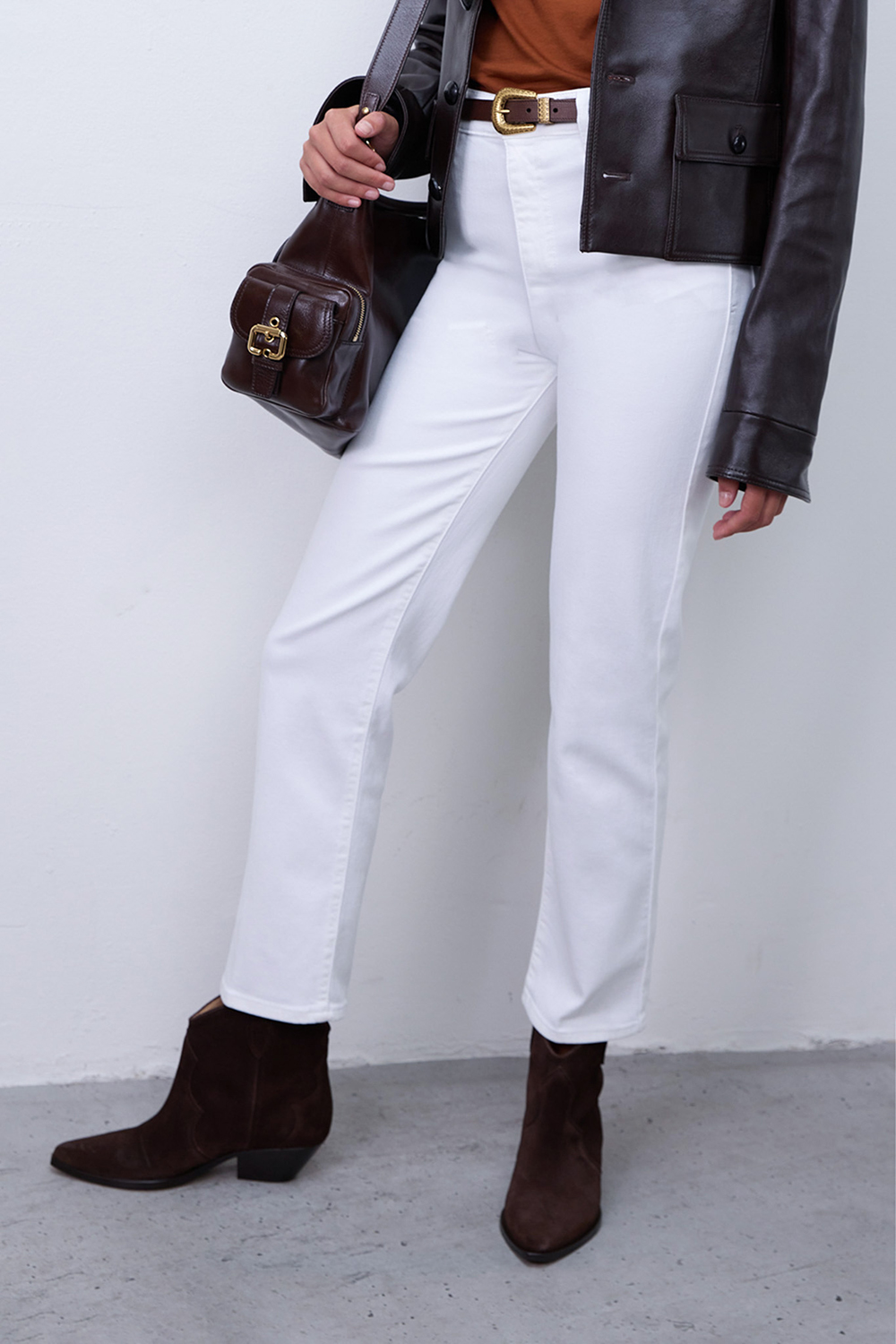 תמונת דוגמן קידמית של מכנסי ג'ינס ישרים