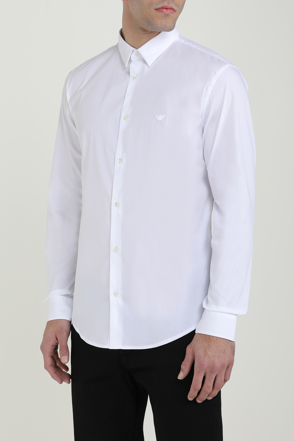 תמונת דוגמן קידמית של חולצה מכופתרת