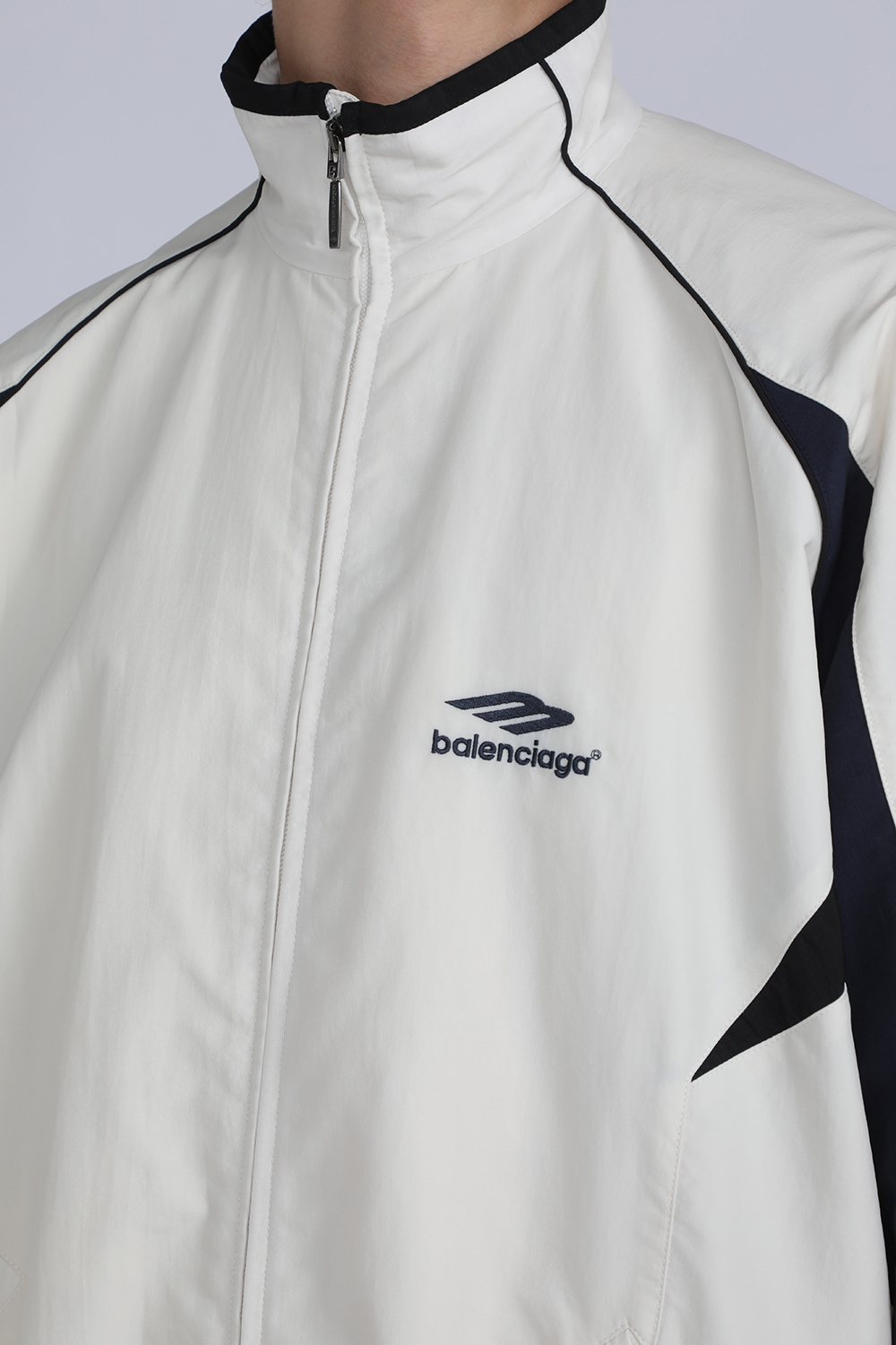 תמונת תקריב דוגמן של מעיל רוח