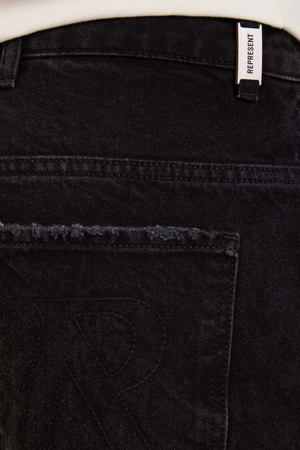 תמונת תקריב דוגמן של מכנסי ג'ינס אמצע