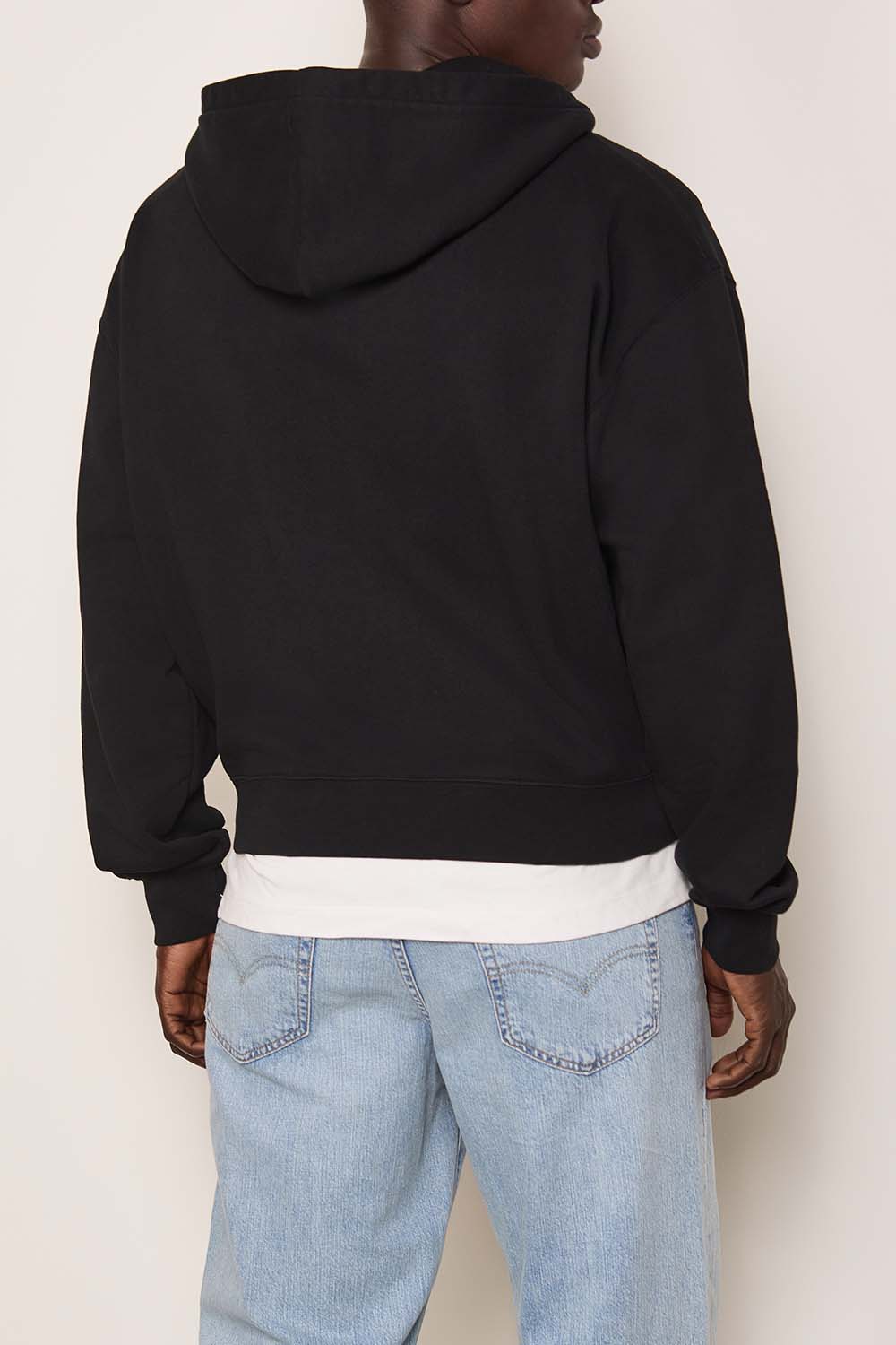 תמונת תקריב דוגמן של קפוצ'ון עם רוכסן