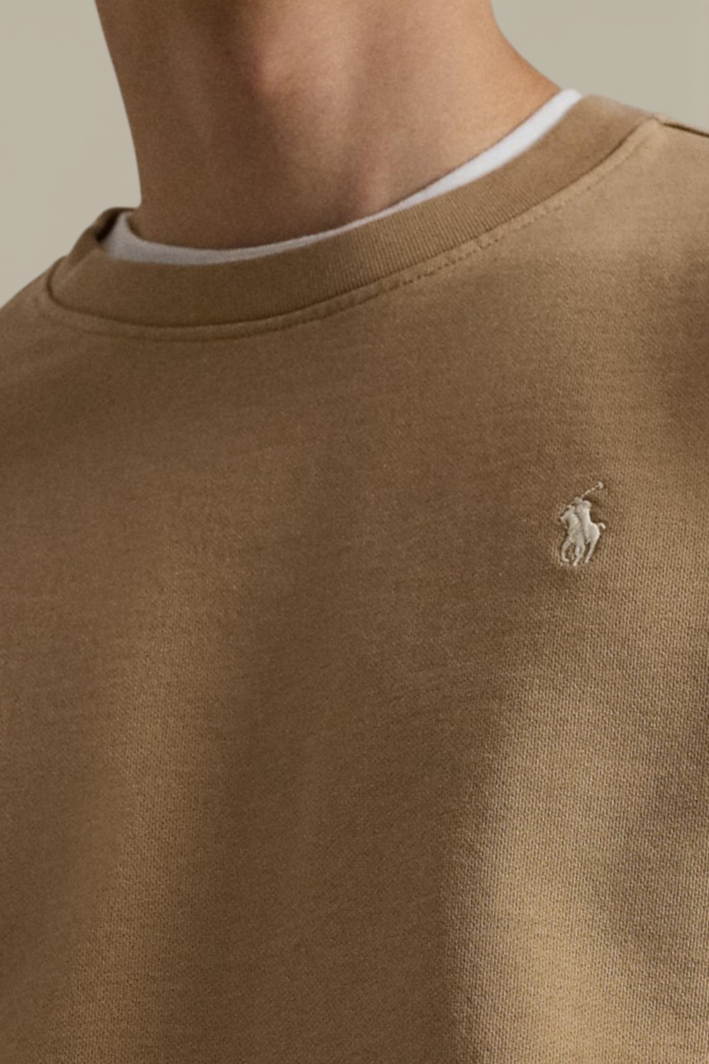 תמונת תקריב דוגמן של סווטשירט