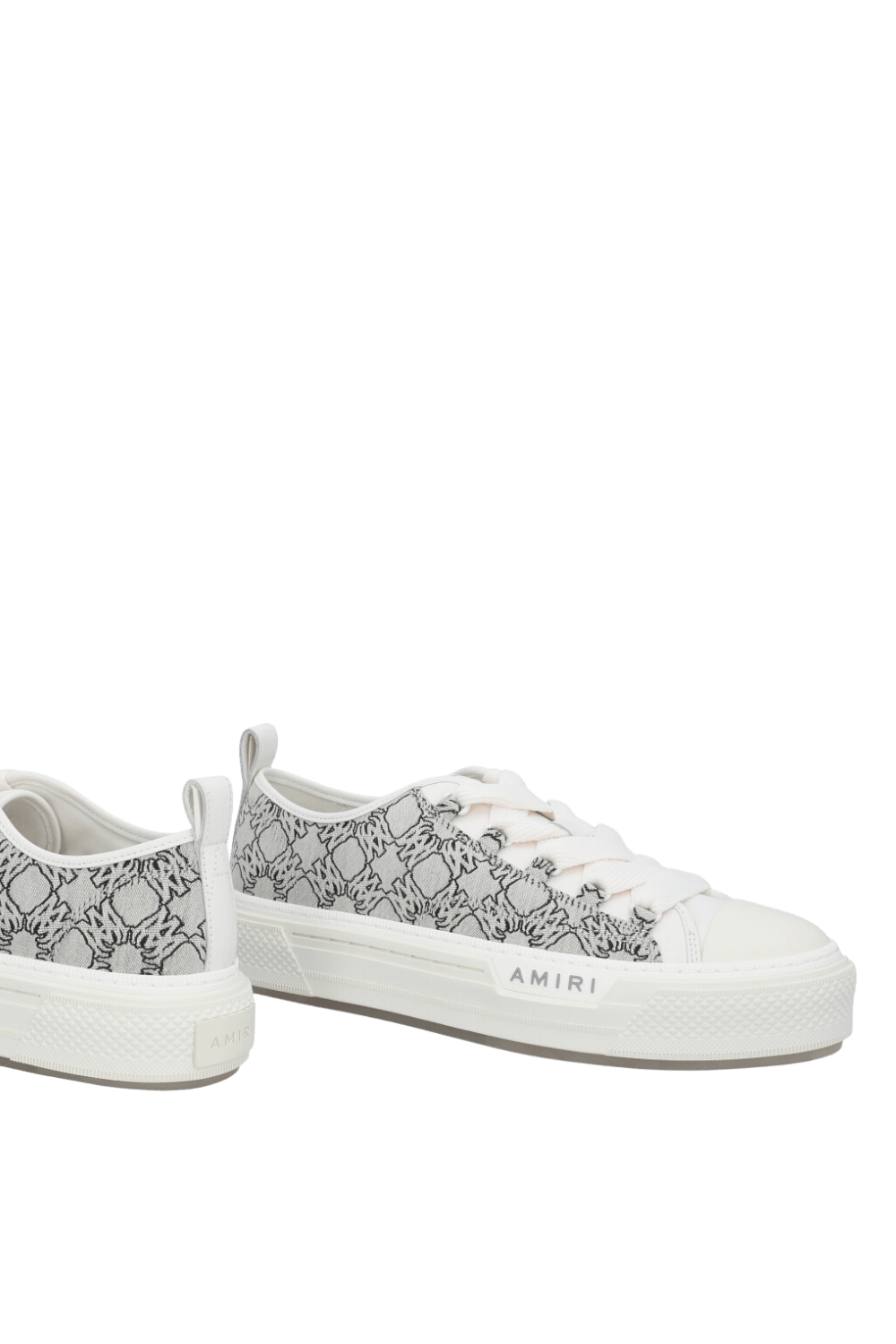 תמונת תקריב של סניקרס