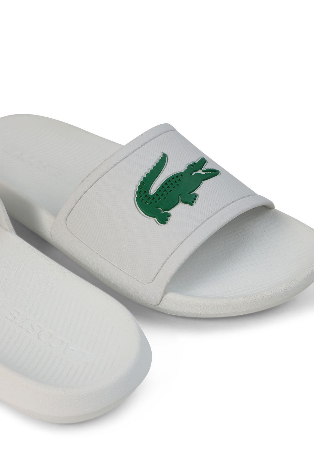 תמונת תקריב של כפכפי סליידס