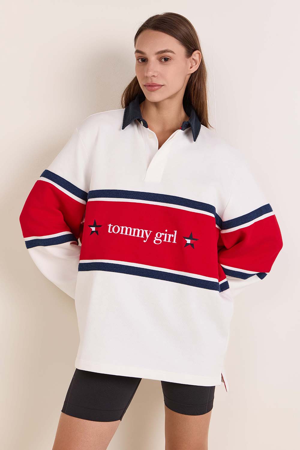תמונת דוגמן קידמית של חולצת רוגבי טומי גירל