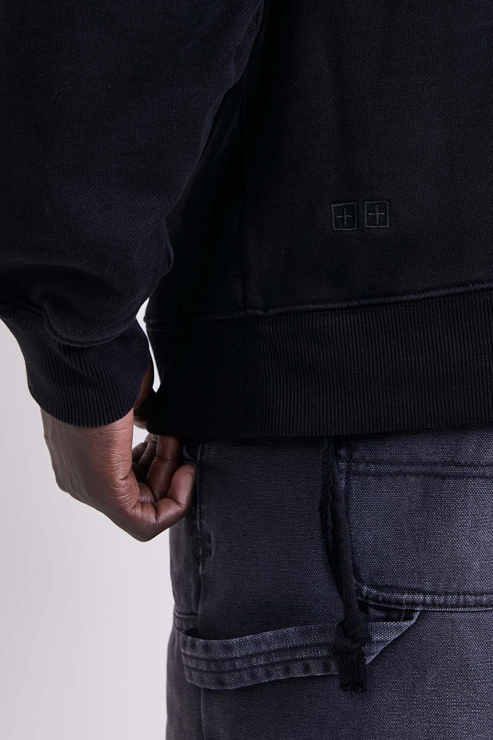 תמונת תקריב דוגמן של קפוצ'ון אוברסייז