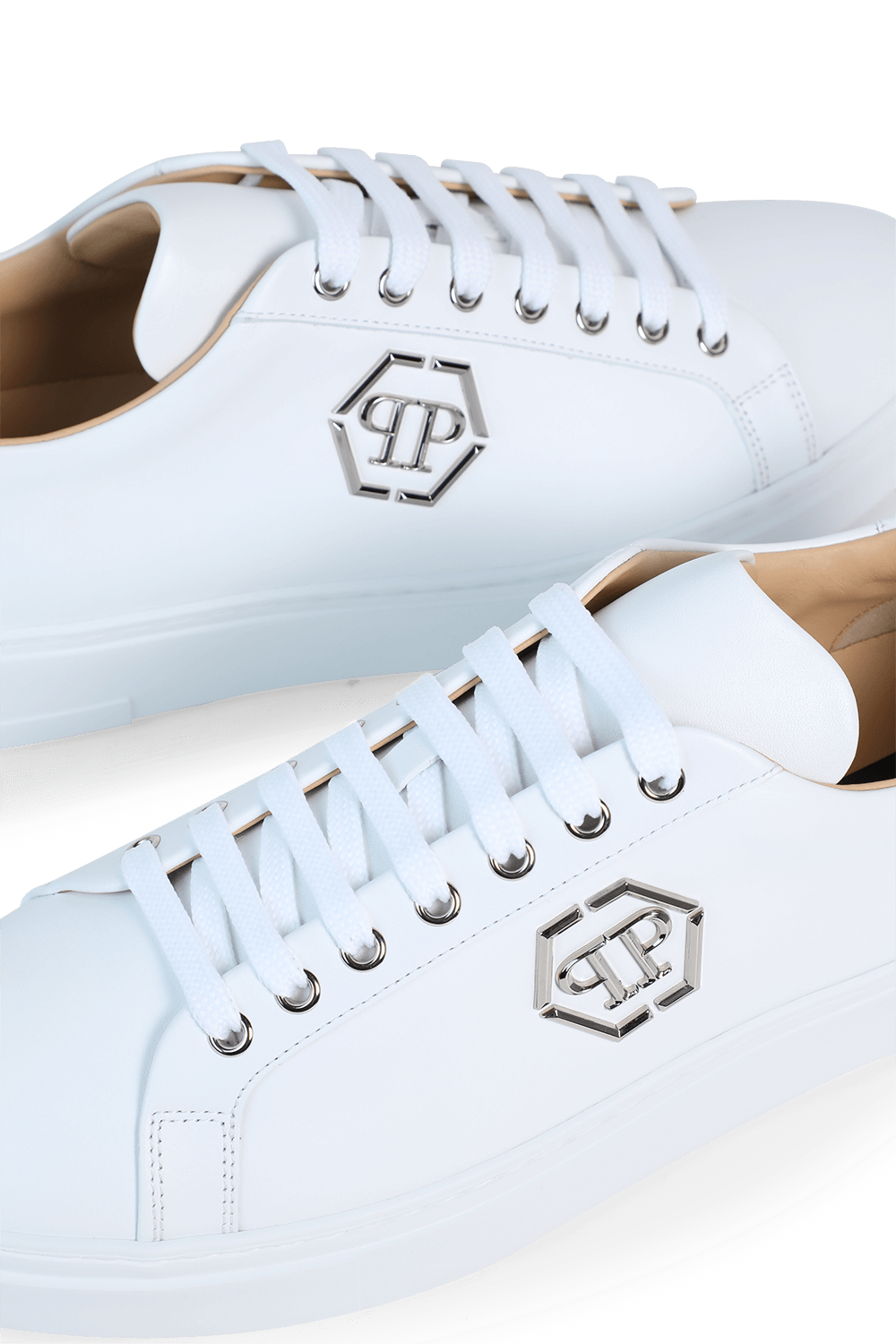 תמונת תקריב של Leather Low Top Sneakers in White