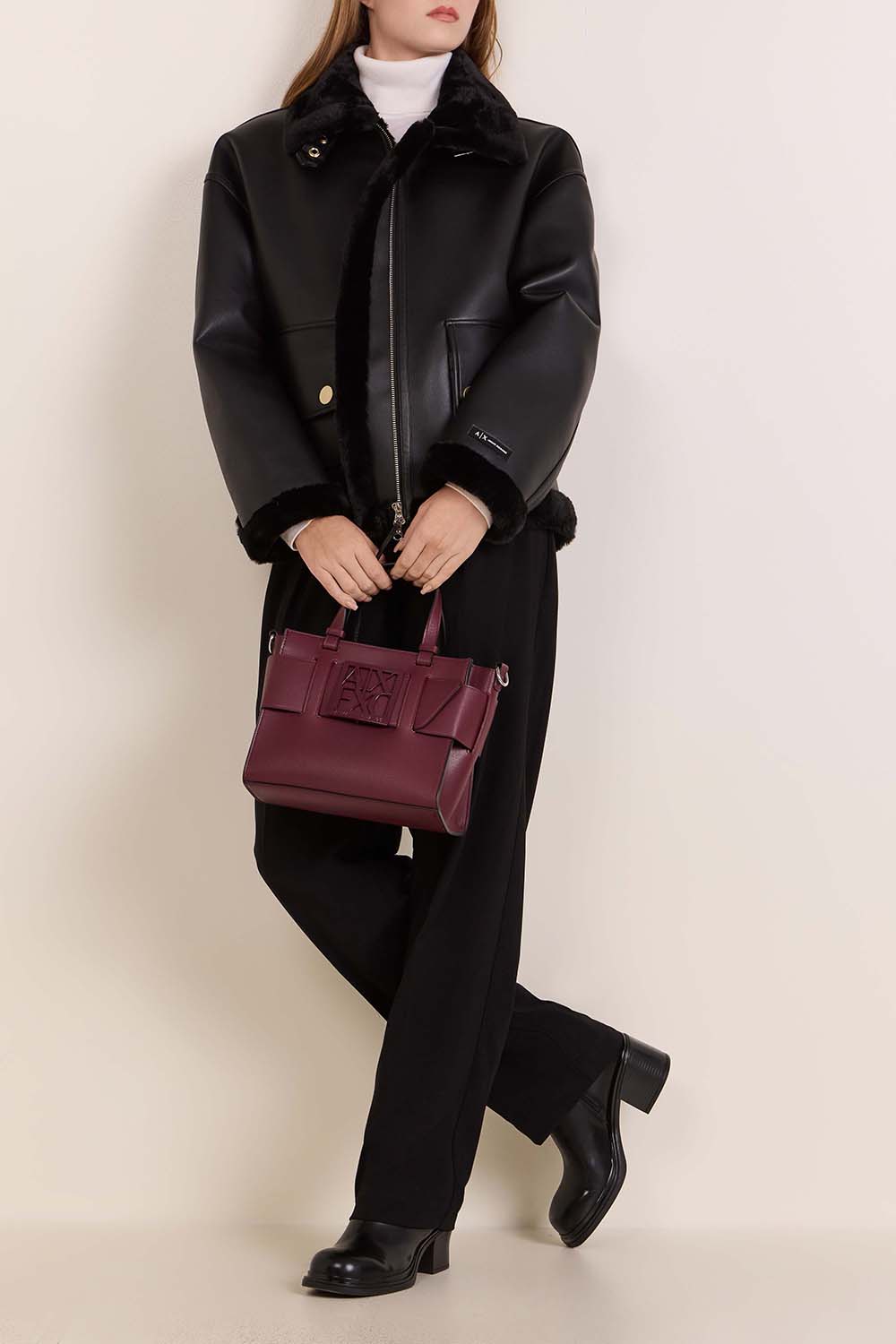 תמונת דוגמן קידמית של מגפוני עקב