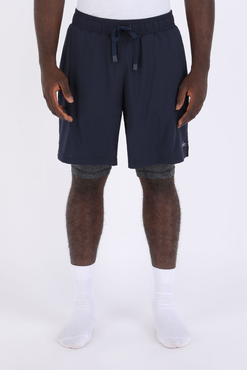 תמונת דוגמן קידמית של מכנסי ג'וג קצרים עם בטנת טייץ