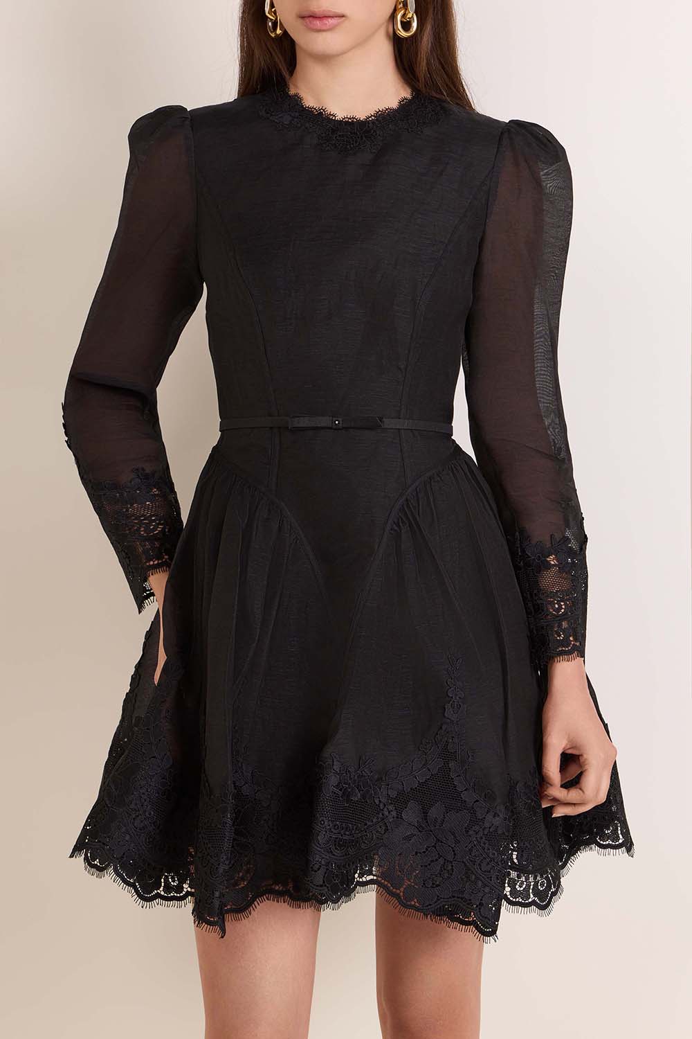 תמונת דוגמן קידמית של שמלת מיני