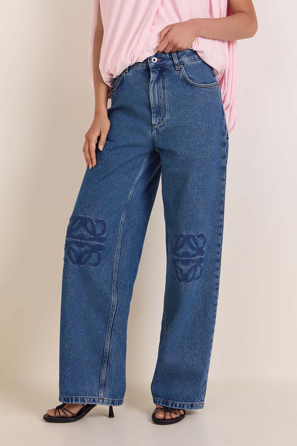 תמונת דוגמן קידמית של מכנסי ג'ינס באגי בגזרה ישרה