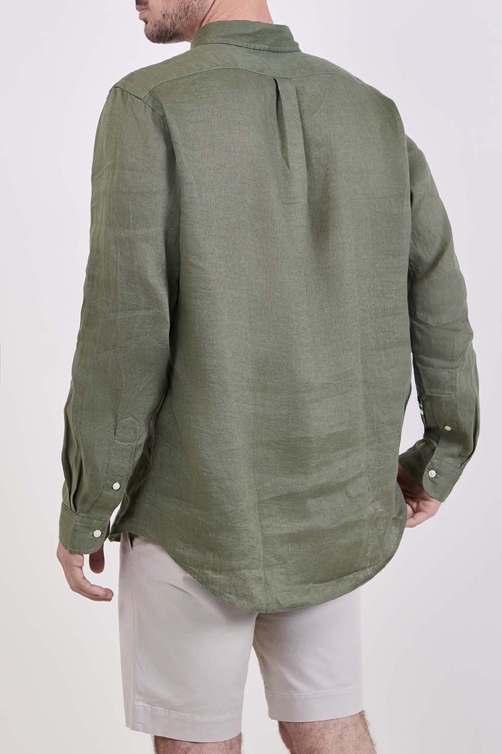 תמונת דוגמן אחורית של חולצת כפתורים מפשתן