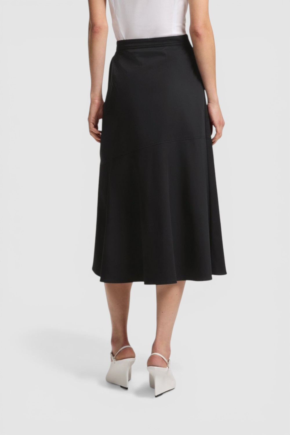 תמונת דוגמן אחורית של חצאית מידי