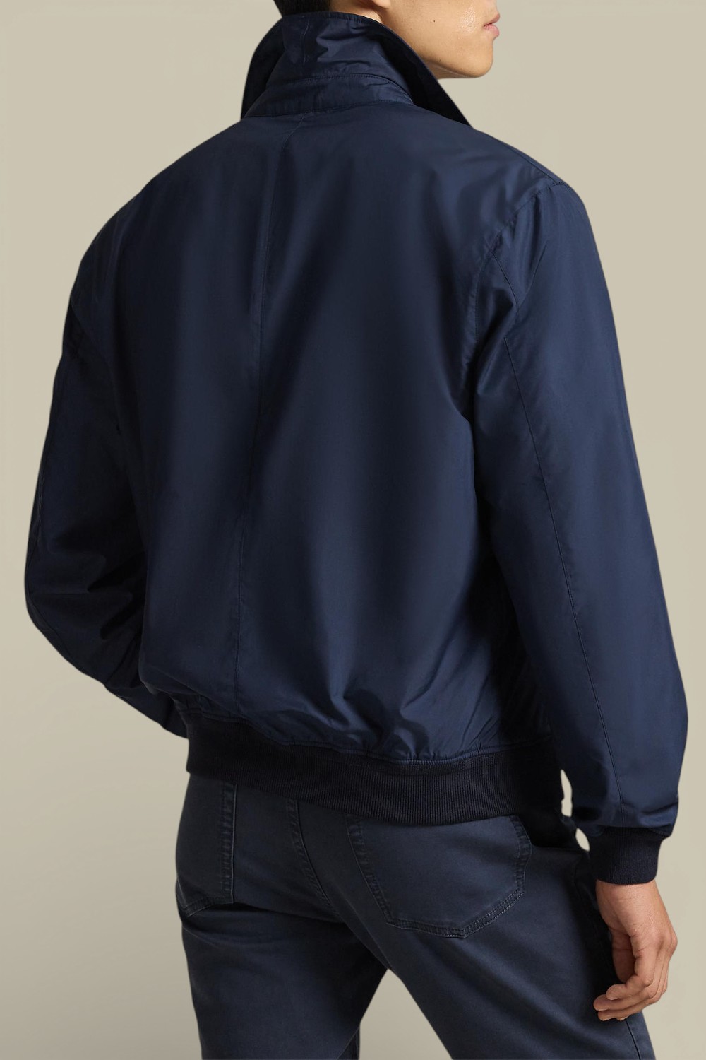 תמונת דוגמן אחורית של ז'קט בומבר