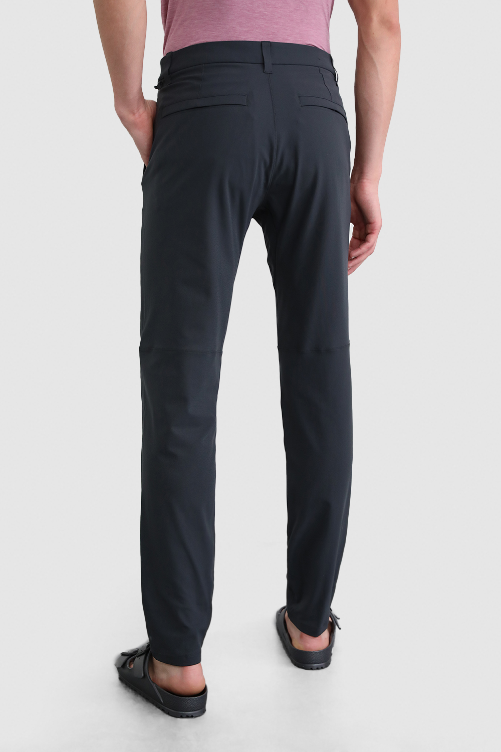 תמונת דוגמן אחורית של Commission Classic-Fit Pant 32"