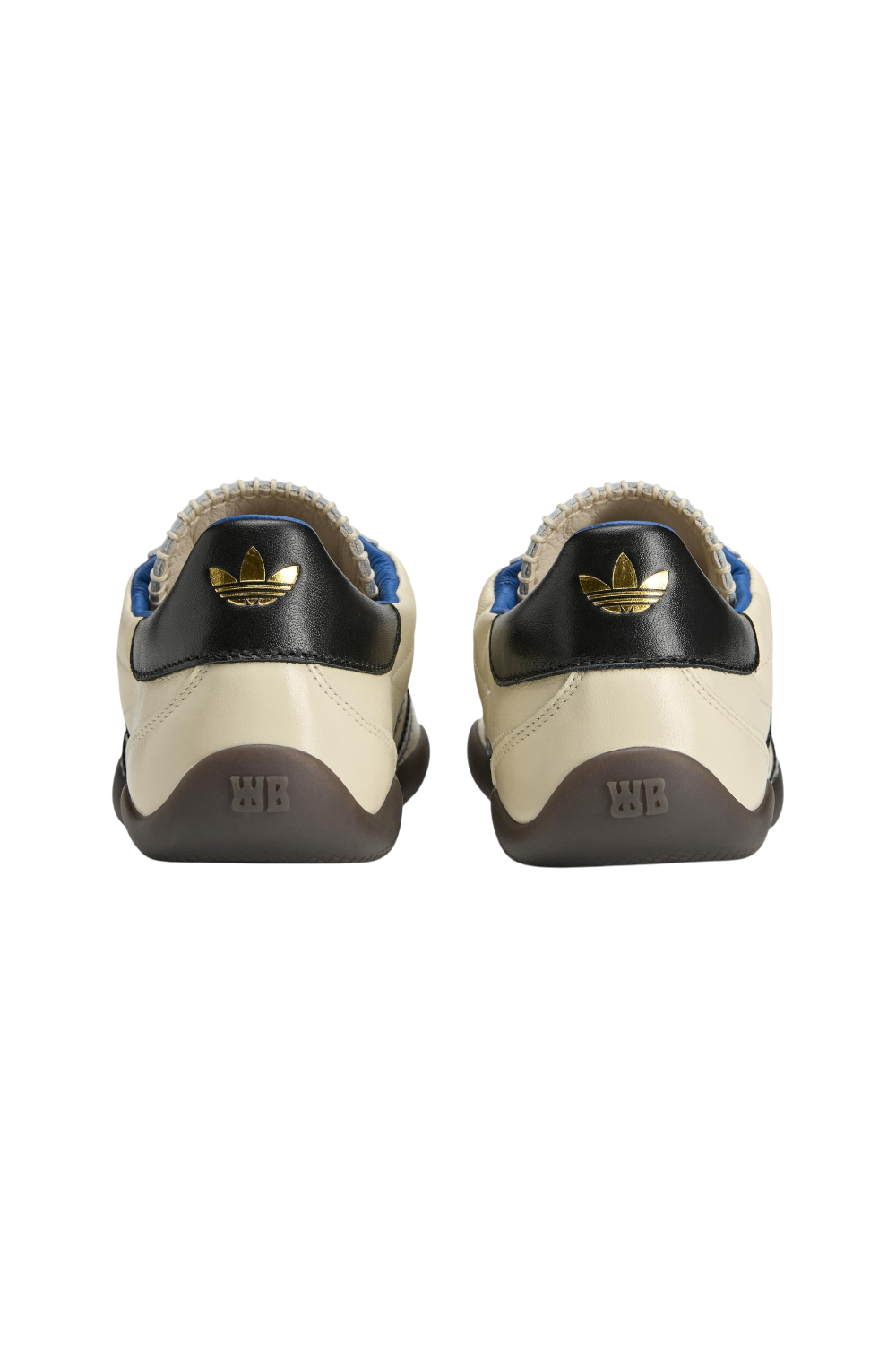 תמונת תקריב של נעלי סניקרס ווילס בונר X אדידס