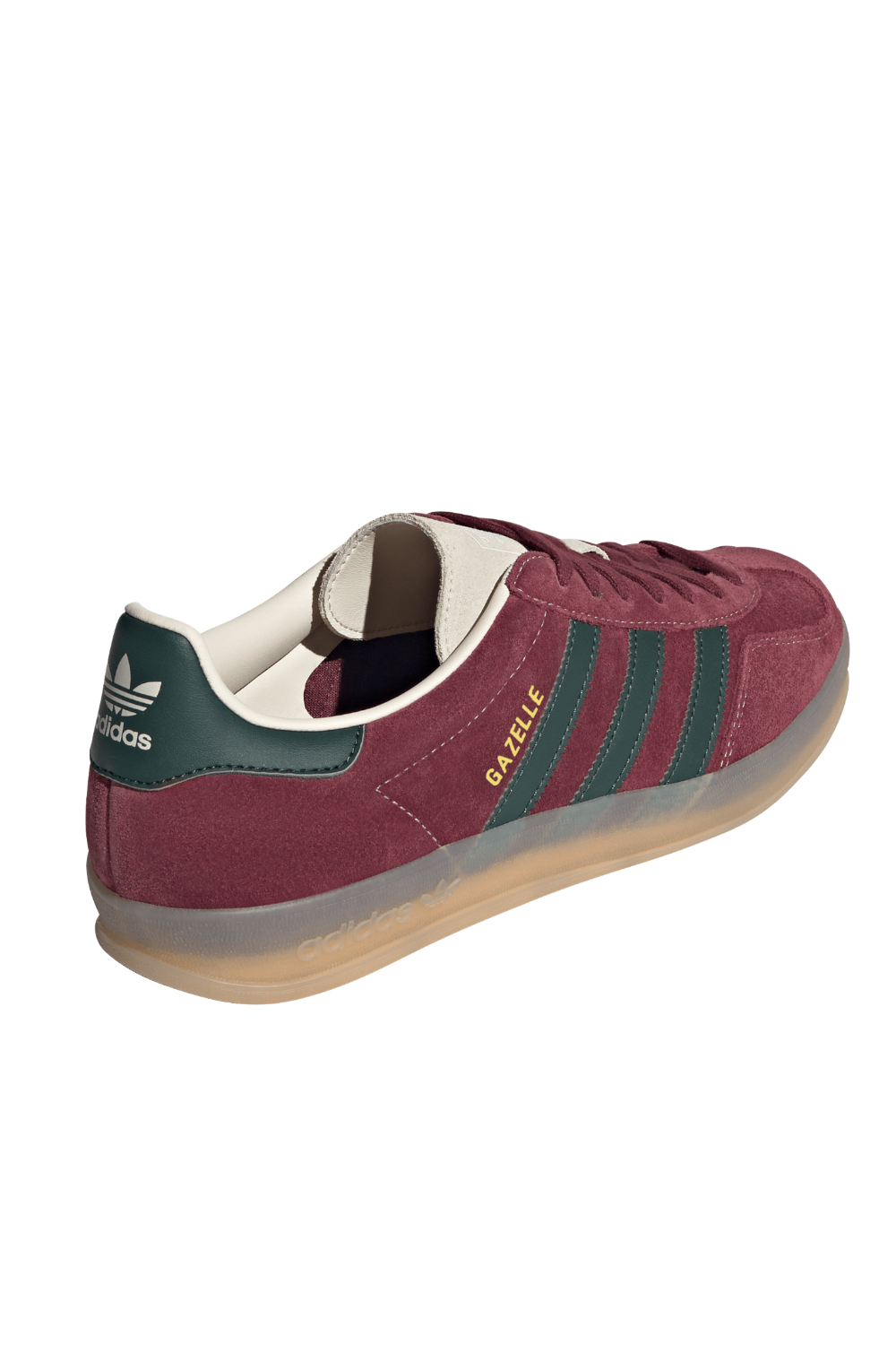 תמונת תקריב של נעלי סניקרס גזל אינדור