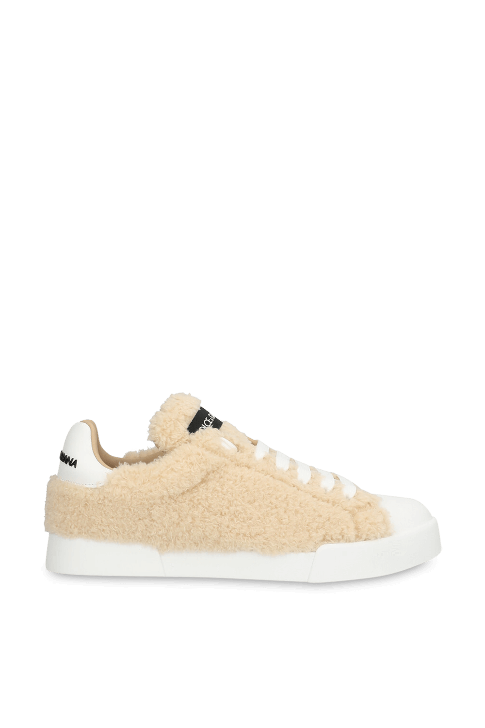 תמונה קידמית של נעלי סניקרס פרווה