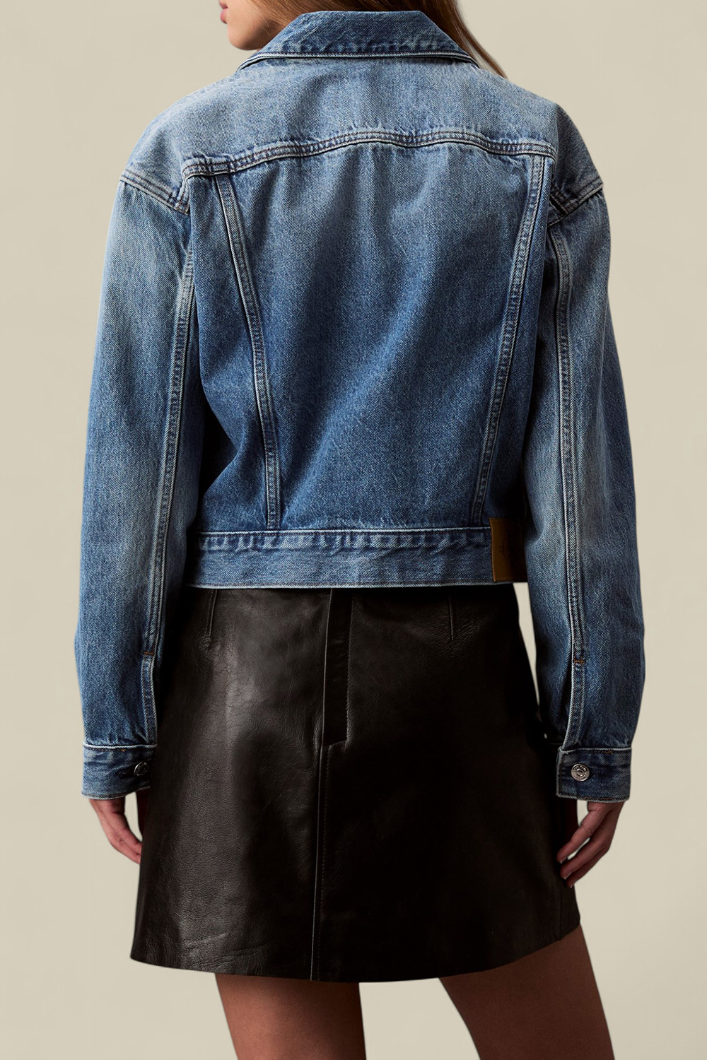 תמונת דוגמן אחורית של ז'קט ג'ינס טראקר 90 גולד דאסט