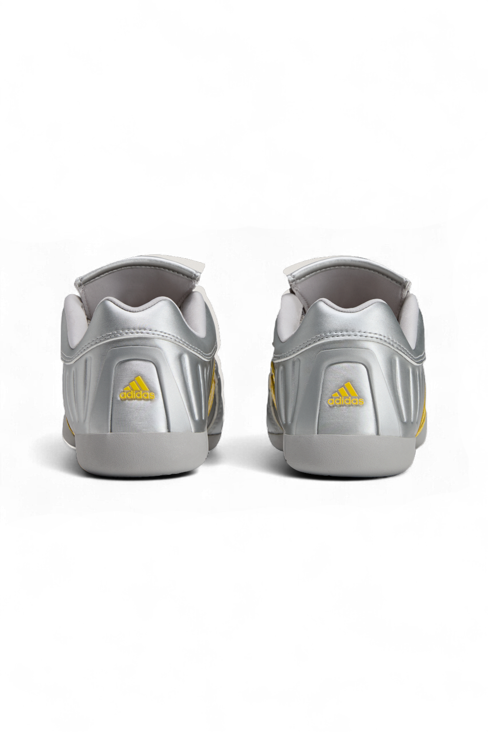 תמונת תקריב של אדידס X מיאו נעלי סניקרס פרדטור