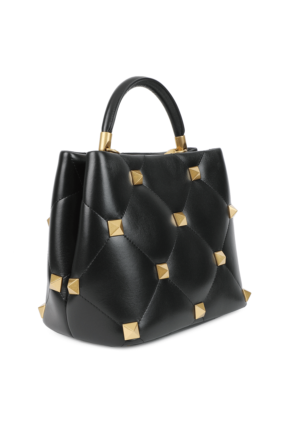 תמונת תקריב של תיק נשיאה מעור שחור עם ניטים זהובים