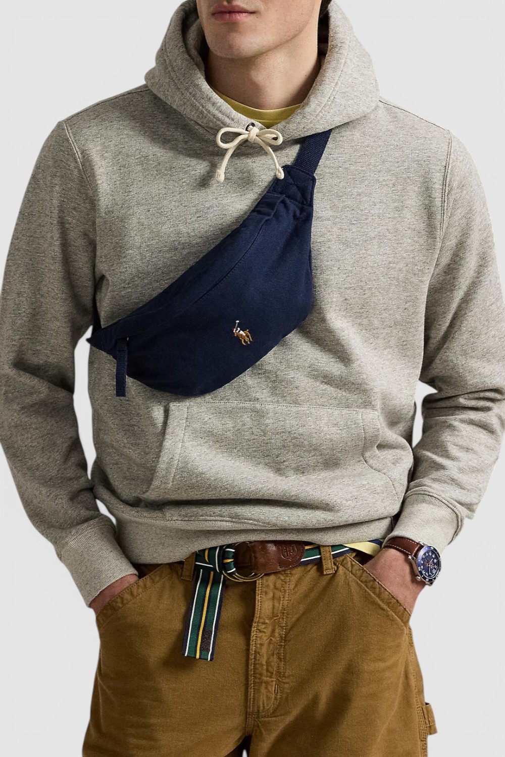 תמונת דוגמן קידמית של תיק פאוץ' מדיום