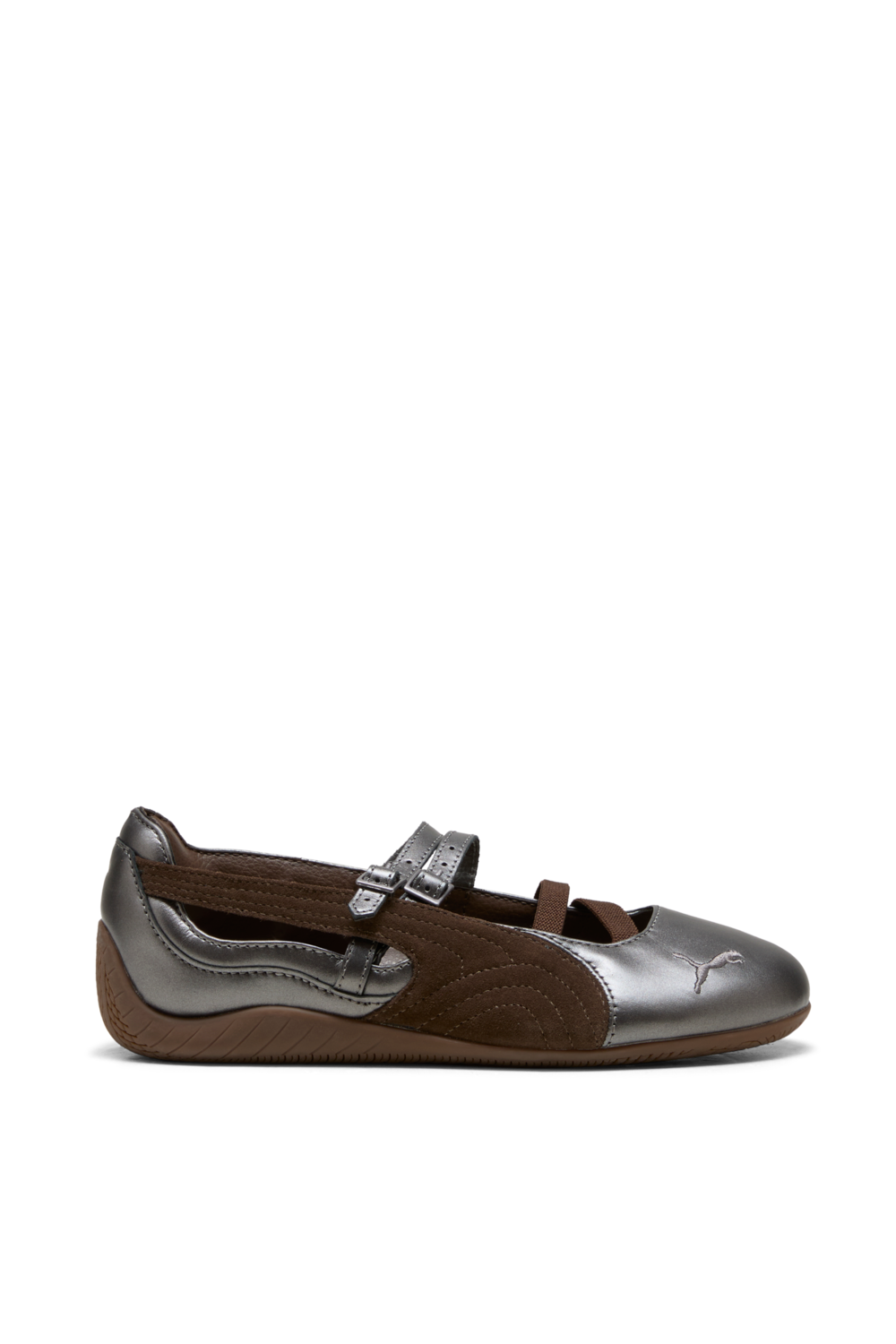 תמונה קידמית של נעלי סניקרס