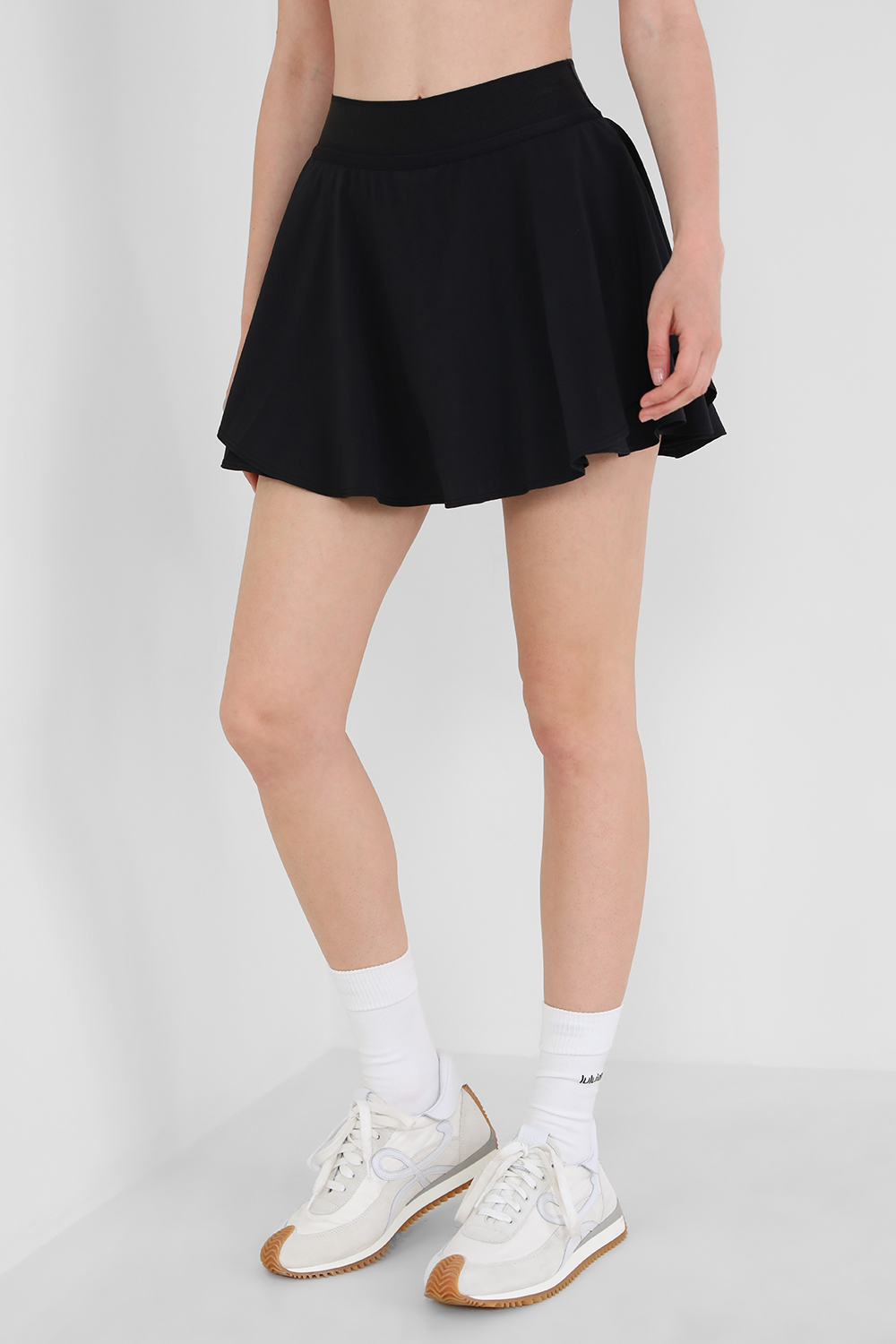 תמונת דוגמן קידמית של Court Rival High Rise Skirt *Long