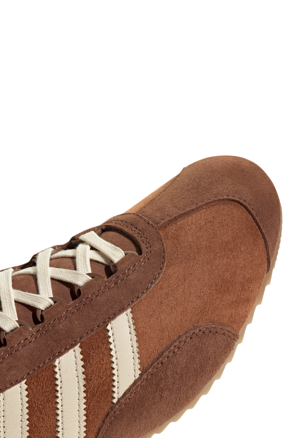 תמונת פנים של נעלי סניקרס