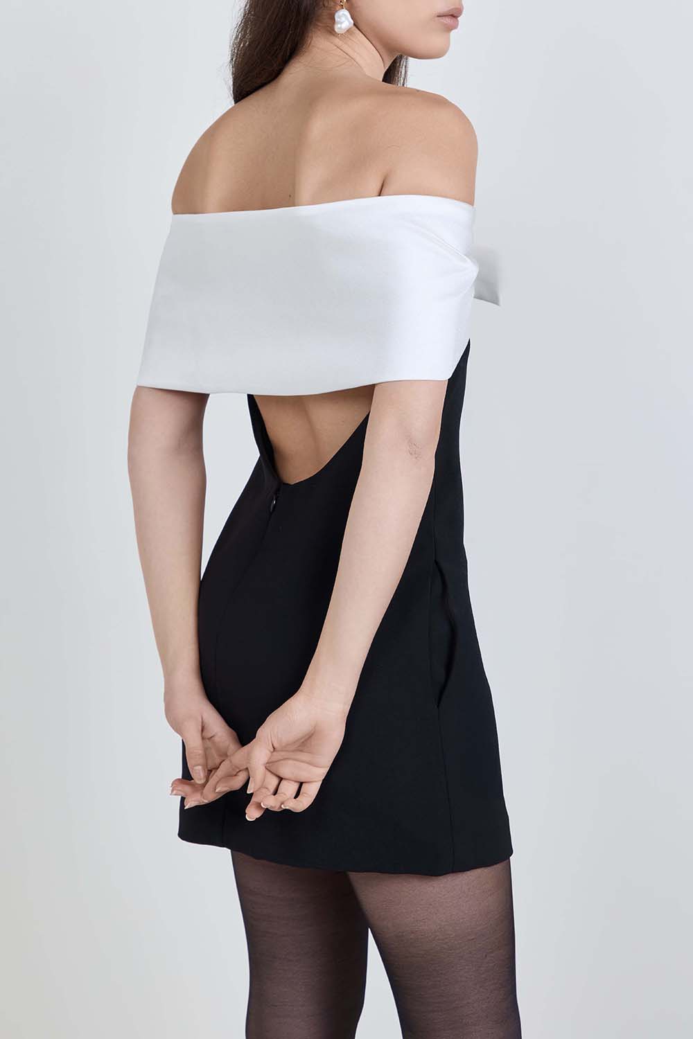 תמונת דוגמן אחורית של שמלת מיני