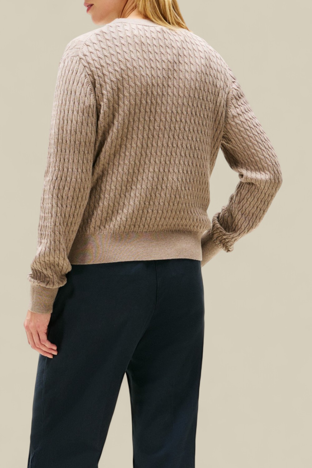 תמונת דוגמן אחורית של סריג כותנה