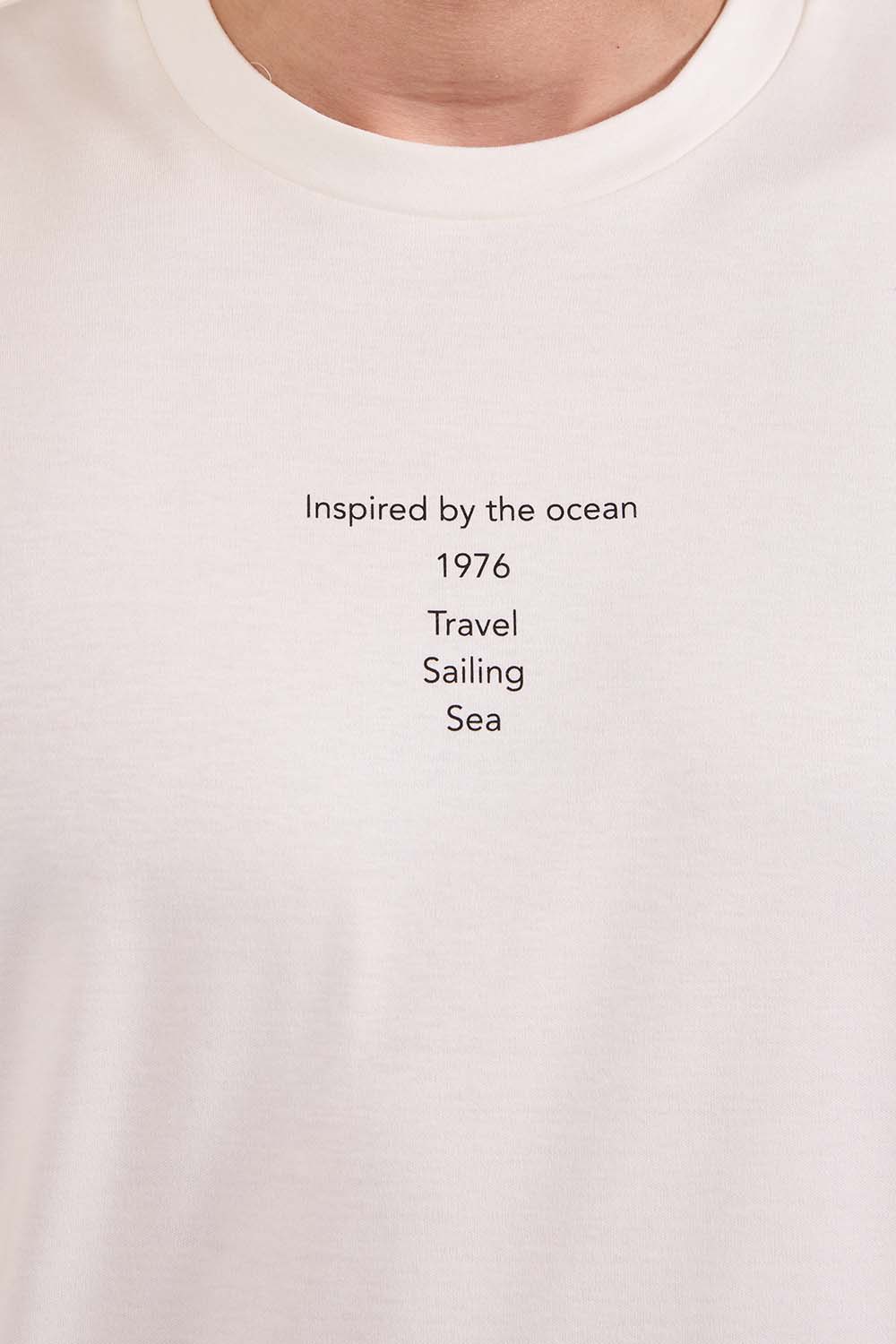 תמונת תקריב דוגמן של חולצת טי