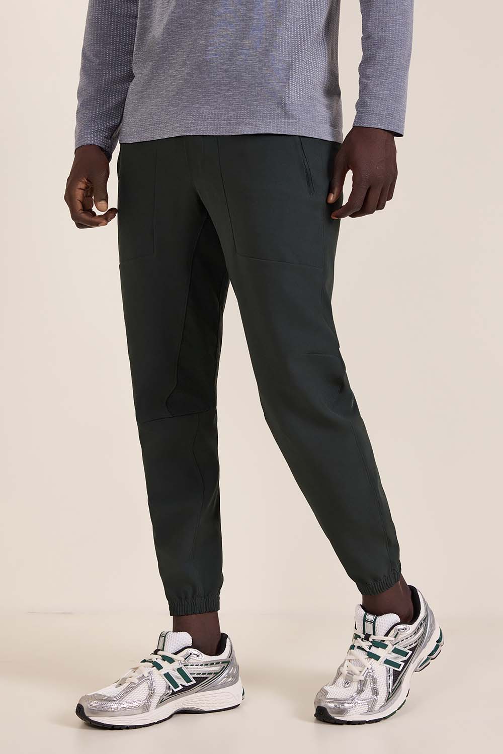 תמונת דוגמן קידמית של License to Train Jogger