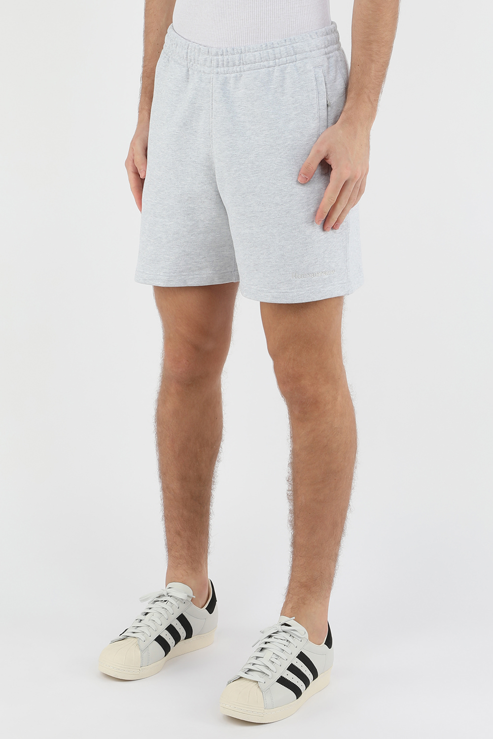 תמונת דוגמן קידמית של Pharrell Williams Basic Shorts in White
