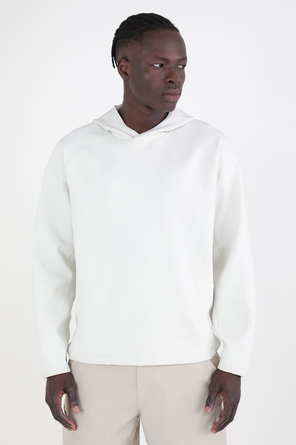 תמונת דוגמן קידמית של Textured Spacer Pullover Hoodie