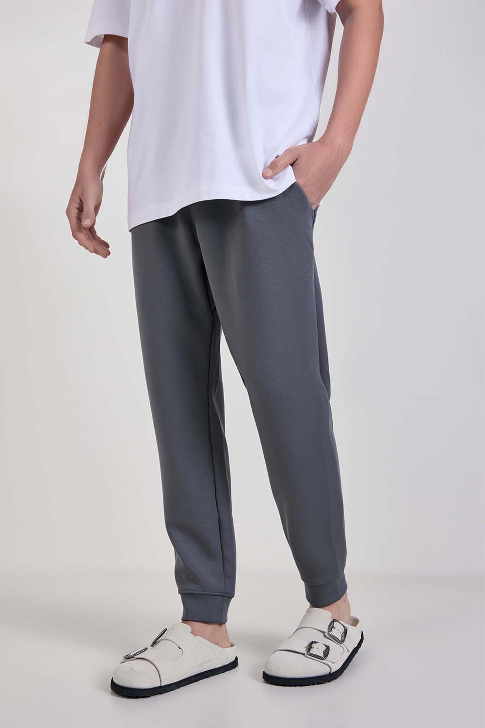 תמונת דוגמן קידמית של Smooth Spacer Jogger Regular