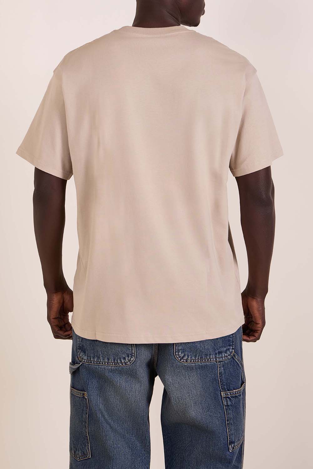 תמונת דוגמן אחורית של חולצת טי